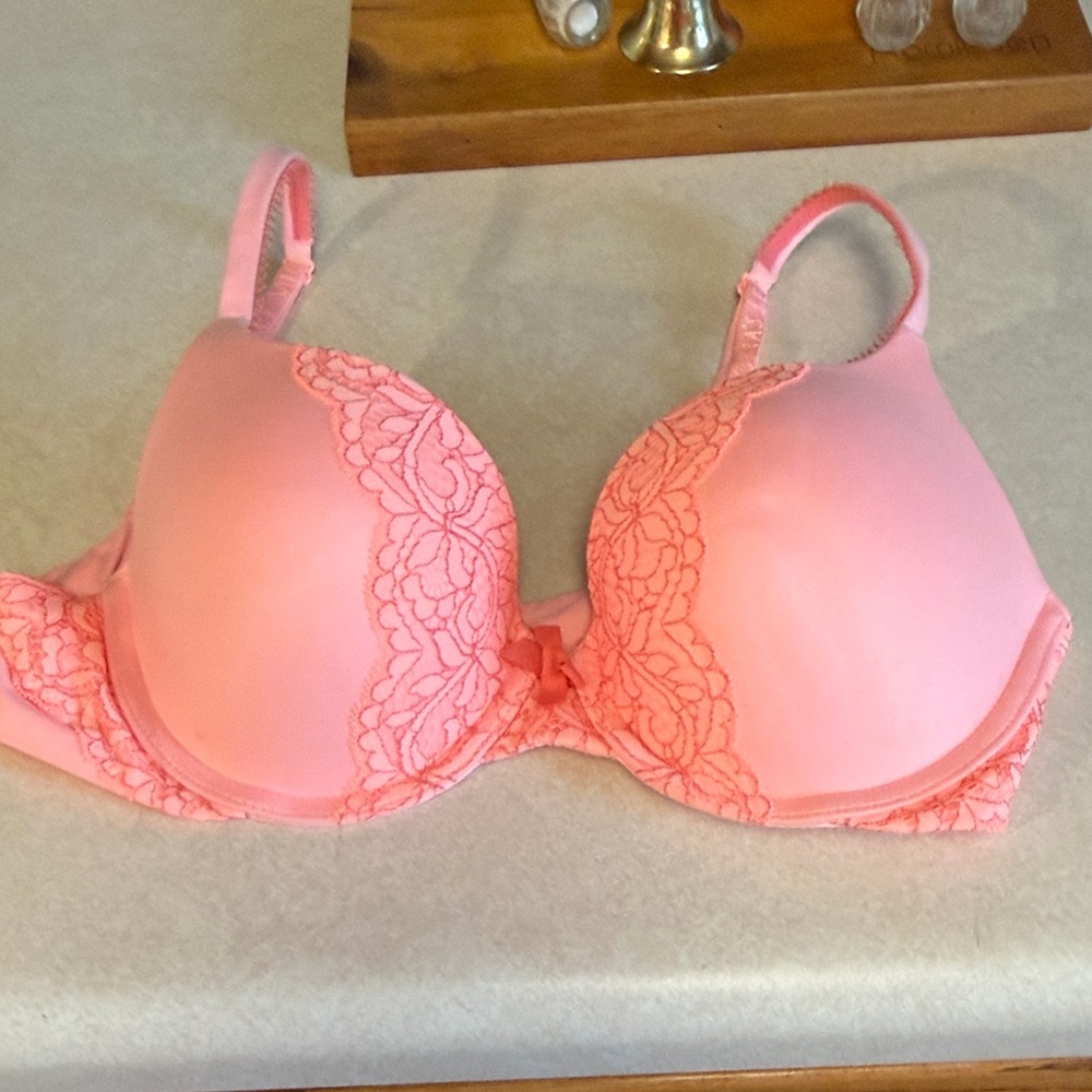 Victoria's Secret Coral Pink Lace T-Shirt Bra
